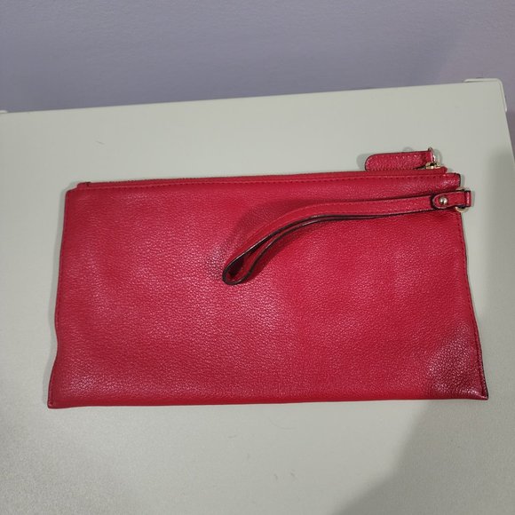 Michael Kors Leather Wristlet bag in red - Picture 2 of 10